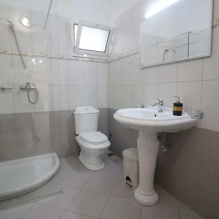 Apartment Paradise *