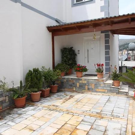 Paradise Apartment *